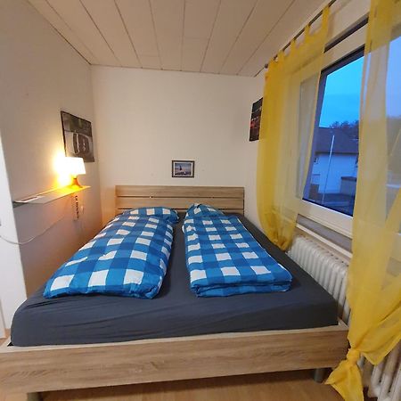 Geraeumiges Ferienhaus In Bad Salzuflen Mit Einfacher Ausstattung, Fuer Geschaeftsreisende, Gruppen Oder Familien Geeignet, 4 Schlafzimmer エクステリア 写真