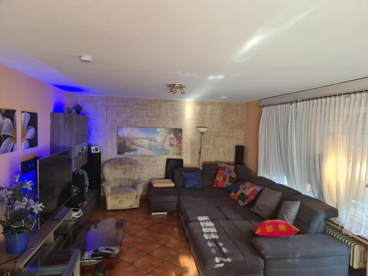 Geraeumiges Ferienhaus In Bad Salzuflen Mit Einfacher Ausstattung, Fuer Geschaeftsreisende, Gruppen Oder Familien Geeignet, 4 Schlafzimmer エクステリア 写真