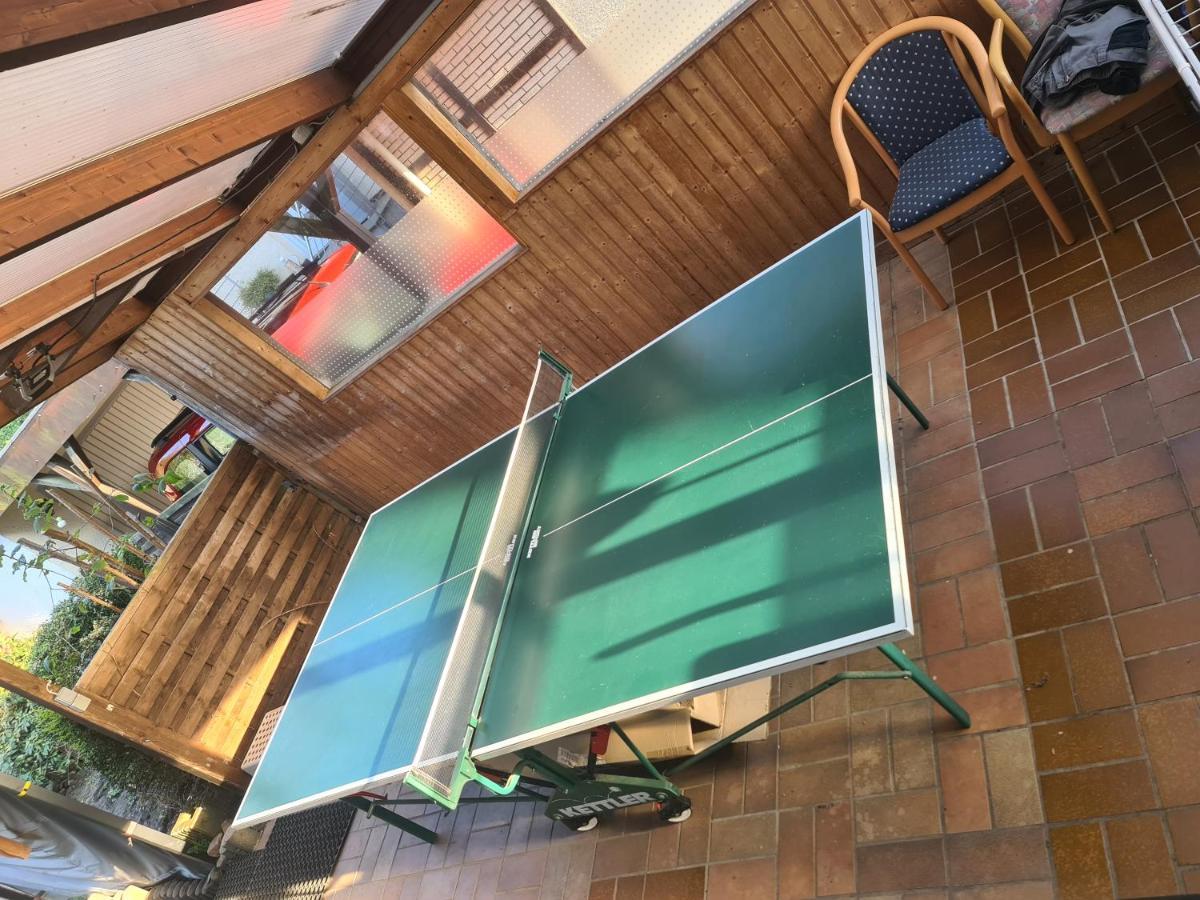 Geraeumiges Ferienhaus In Bad Salzuflen Mit Einfacher Ausstattung, Fuer Geschaeftsreisende, Gruppen Oder Familien Geeignet, 4 Schlafzimmer エクステリア 写真