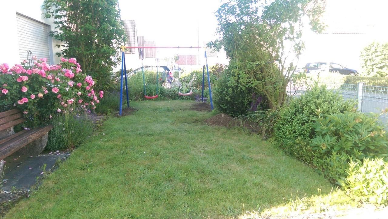 Geraeumiges Ferienhaus In Bad Salzuflen Mit Einfacher Ausstattung, Fuer Geschaeftsreisende, Gruppen Oder Familien Geeignet, 4 Schlafzimmer エクステリア 写真