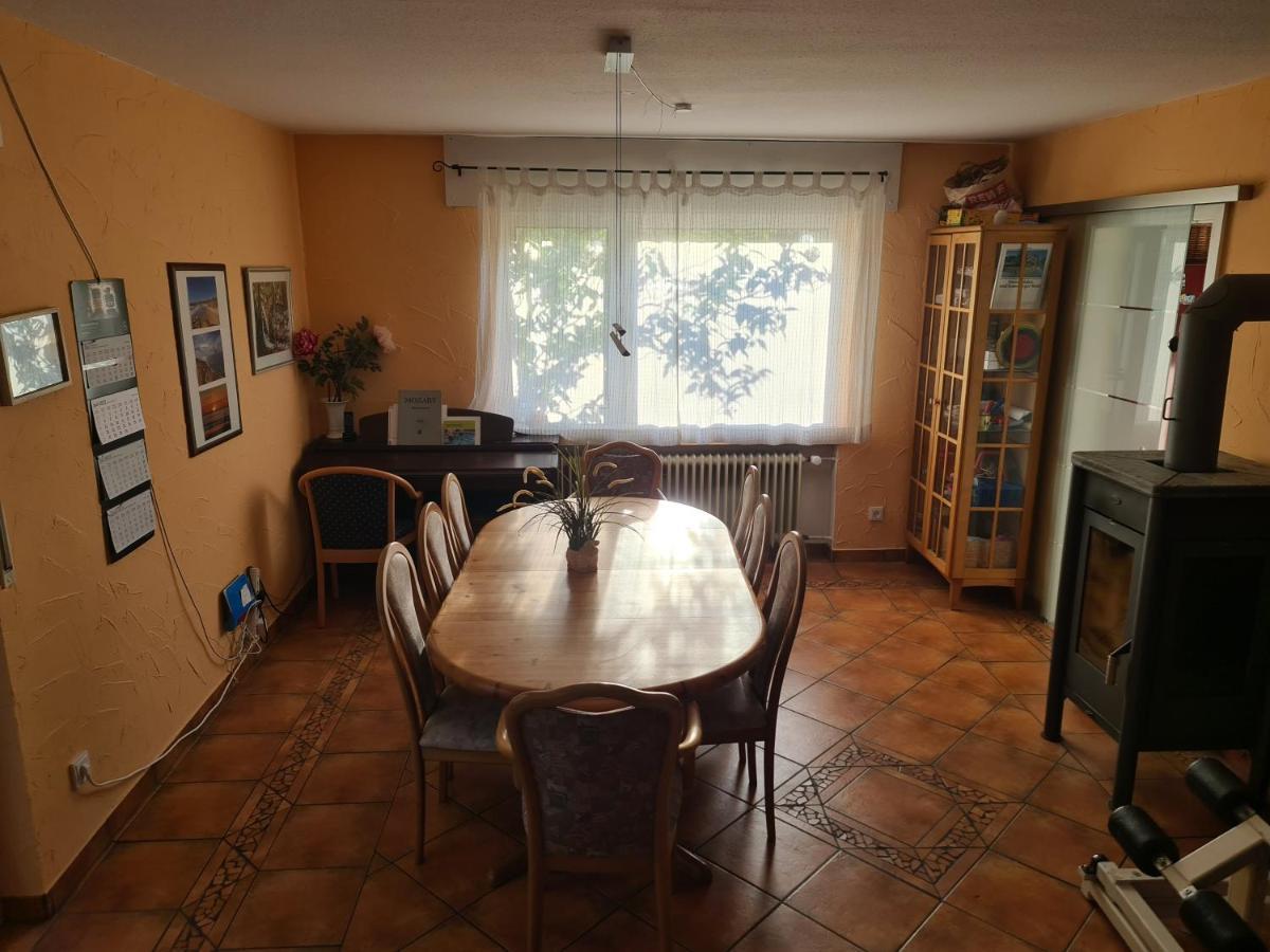 Geraeumiges Ferienhaus In Bad Salzuflen Mit Einfacher Ausstattung, Fuer Geschaeftsreisende, Gruppen Oder Familien Geeignet, 4 Schlafzimmer エクステリア 写真