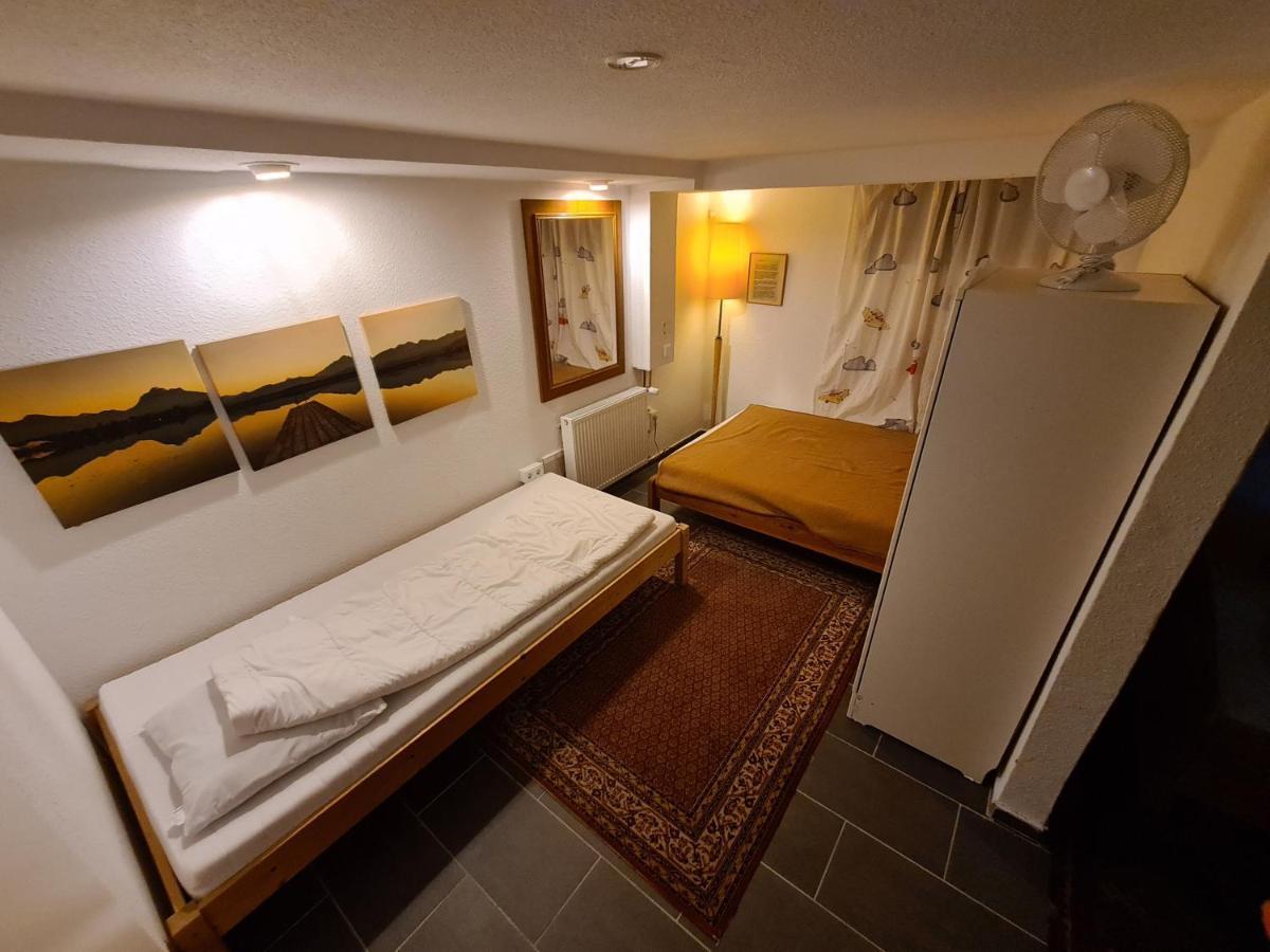 Geraeumiges Ferienhaus In Bad Salzuflen Mit Einfacher Ausstattung, Fuer Geschaeftsreisende, Gruppen Oder Familien Geeignet, 4 Schlafzimmer エクステリア 写真