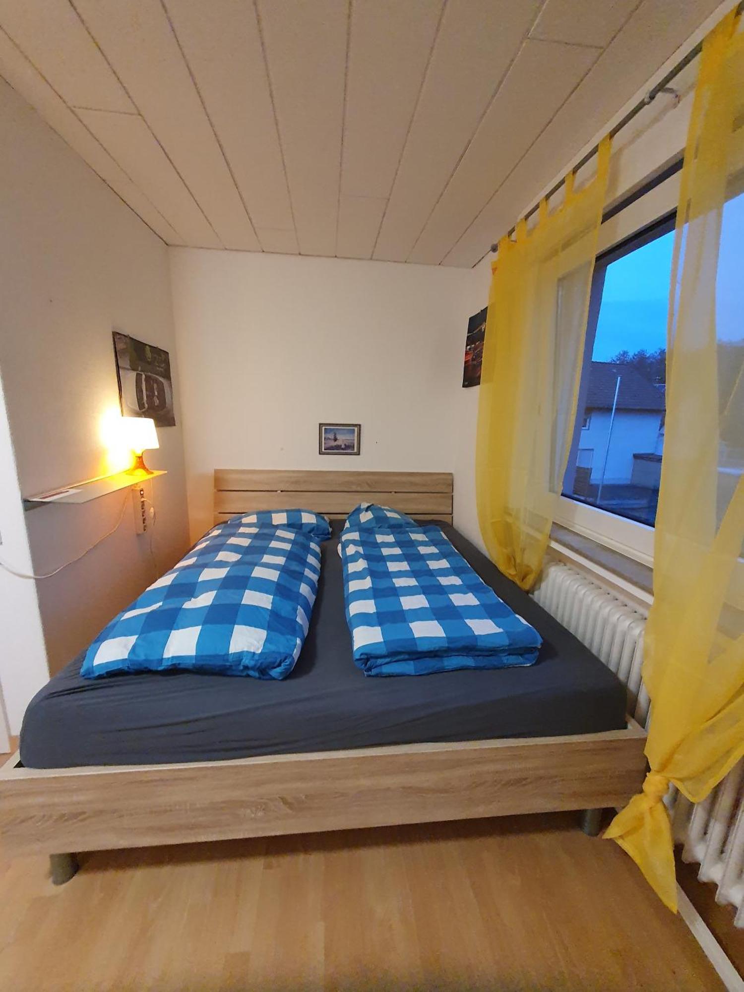 Geraeumiges Ferienhaus In Bad Salzuflen Mit Einfacher Ausstattung, Fuer Geschaeftsreisende, Gruppen Oder Familien Geeignet, 4 Schlafzimmer エクステリア 写真